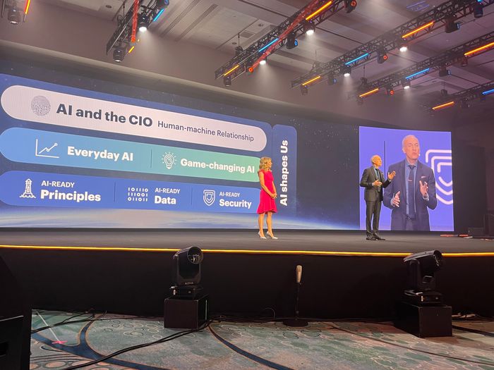 Gartner’s Don Scheibenreif, right, and Mary Mesaglio discuss the new relationship between artificial intelligence and people at the Gartner IT Symposium/Xpo in Orlando, Fla